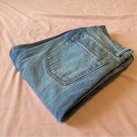 Brandy Melville Boyfriend Mom Jeans - Picture 3 of 9